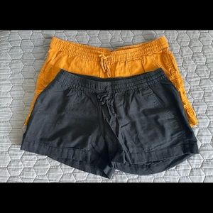 Woman’s linen shorts, size Medium